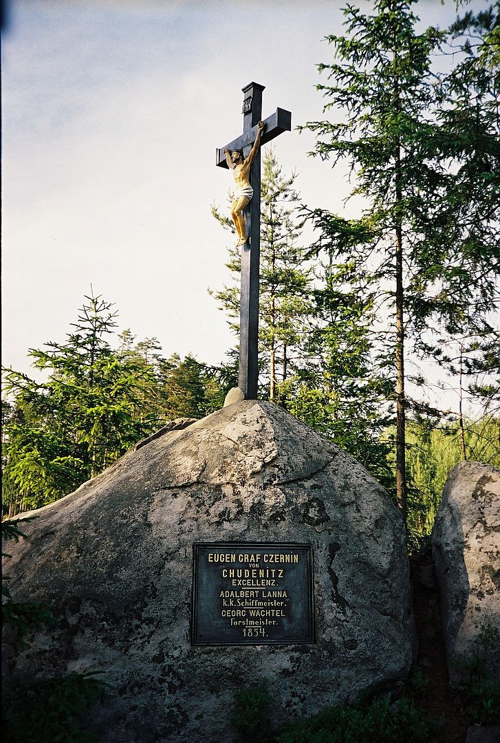 Lannův kříž a deska s pamětním nápisem – 2005