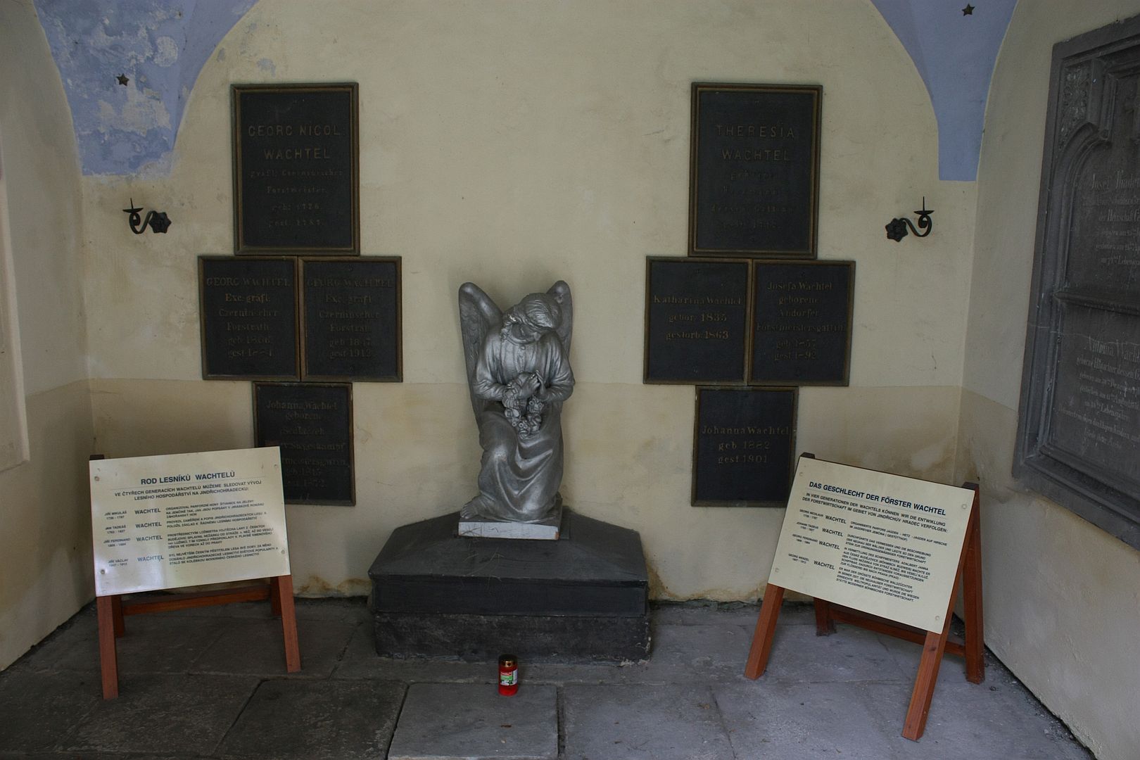 Interier hrobky rodiny Wachtelů v Jindřichově Hradci – 20140829
